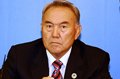 Не ущемлять казахстанцев по языковому принципу потребовал от чиновников Назарбаев